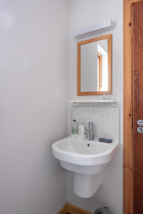 Contemporary One Bedroom Apartment Close To All Amenities In Conservation Area タイン エクステリア 写真